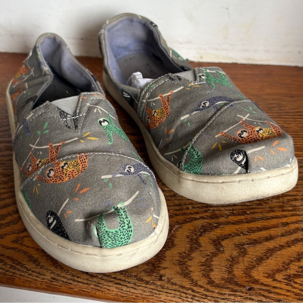 Toms Kids Gray Slip-On Sneakers‎ with Sloth Design Size 4.5